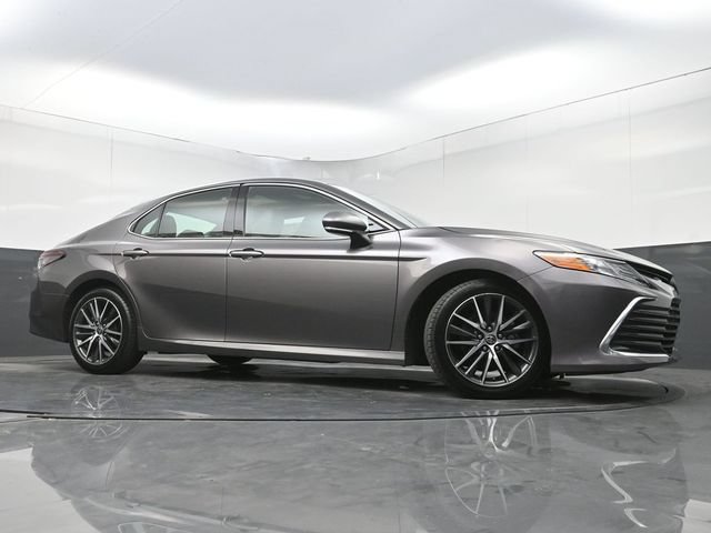Used 2021 Toyota Camry XLE FWD image 33