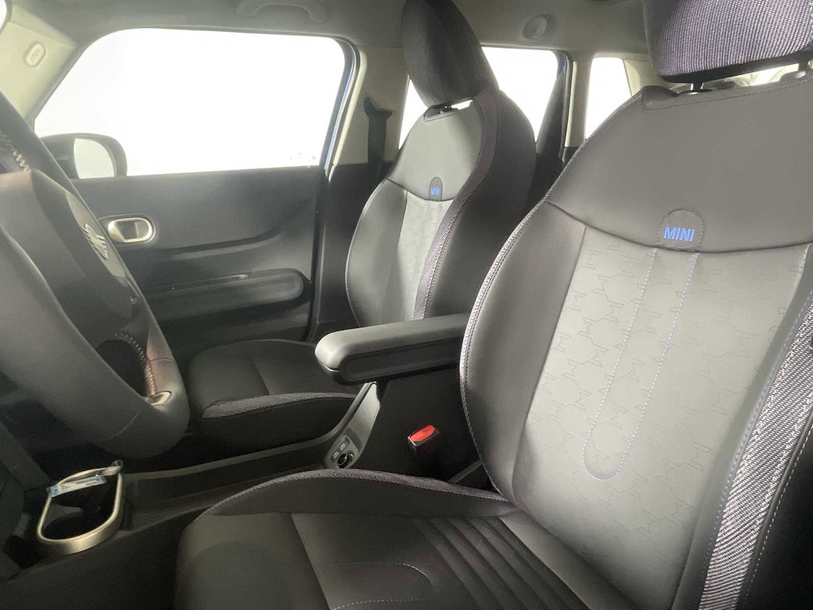 Certified 2025 MINI Cooper S image 9