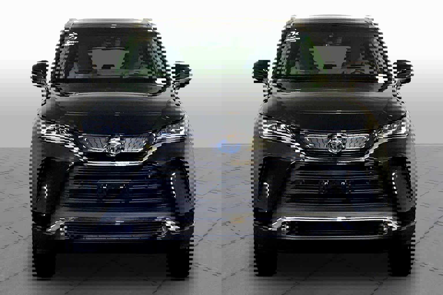 Used 2023 Toyota Venza XLE image 4