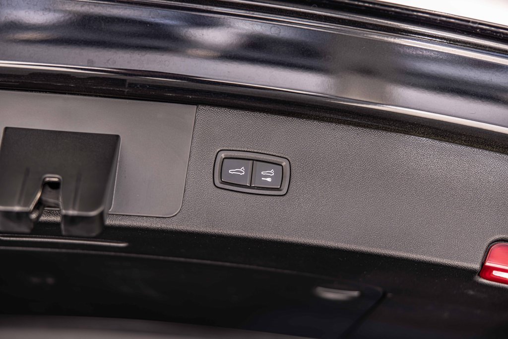 Used 2022 Porsche Cayenne S Platinum image 16