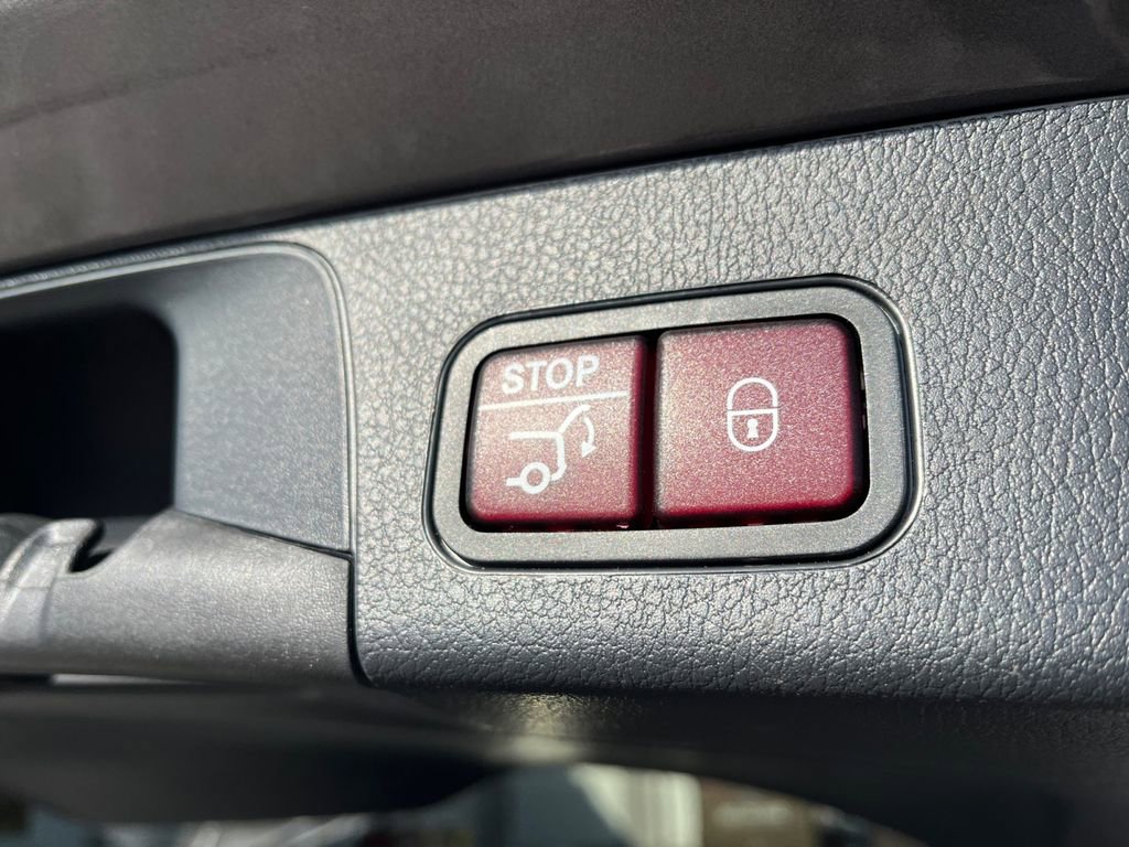 Certified 2025 Mercedes-Benz GLB 250 4MATIC image 20