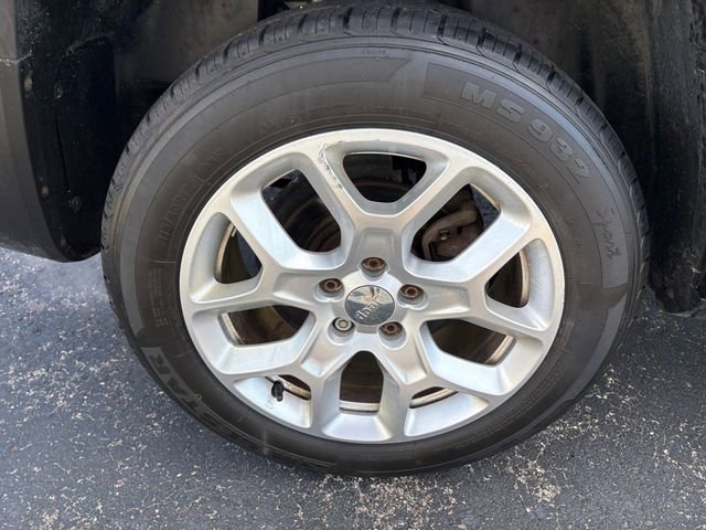 Used 2015 Jeep Renegade Latitude AWD/4WD image 18