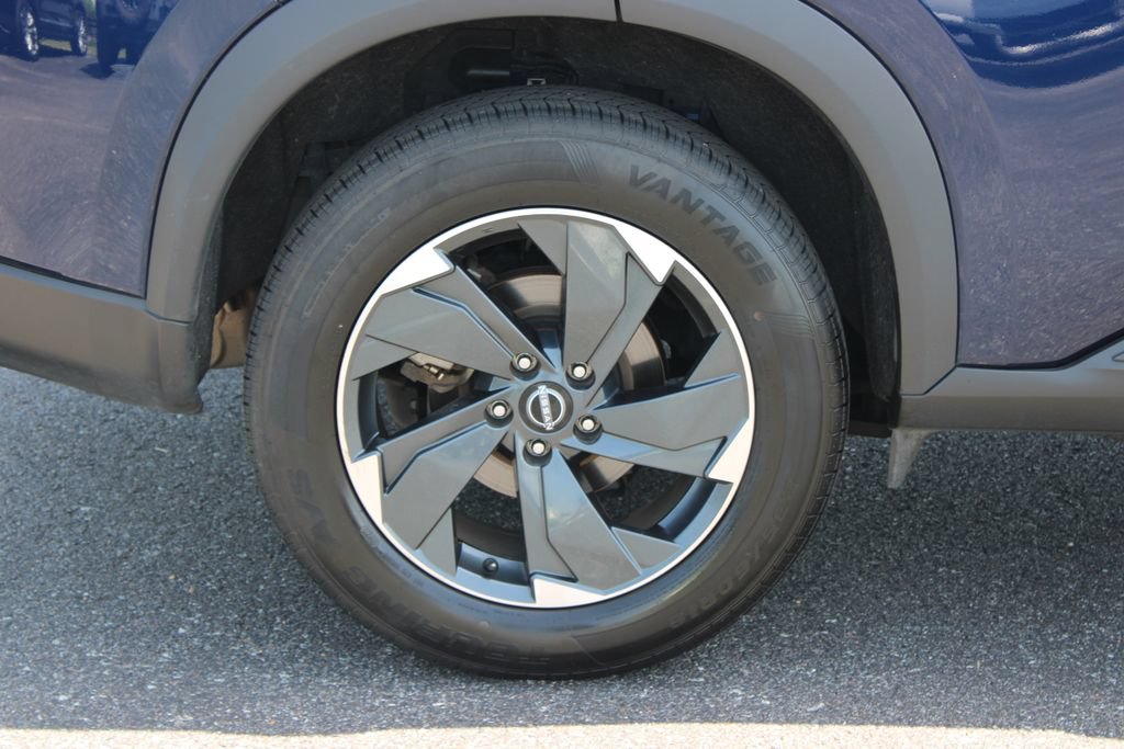 Used 2024 Nissan Rogue SV AWD/4WD image 13
