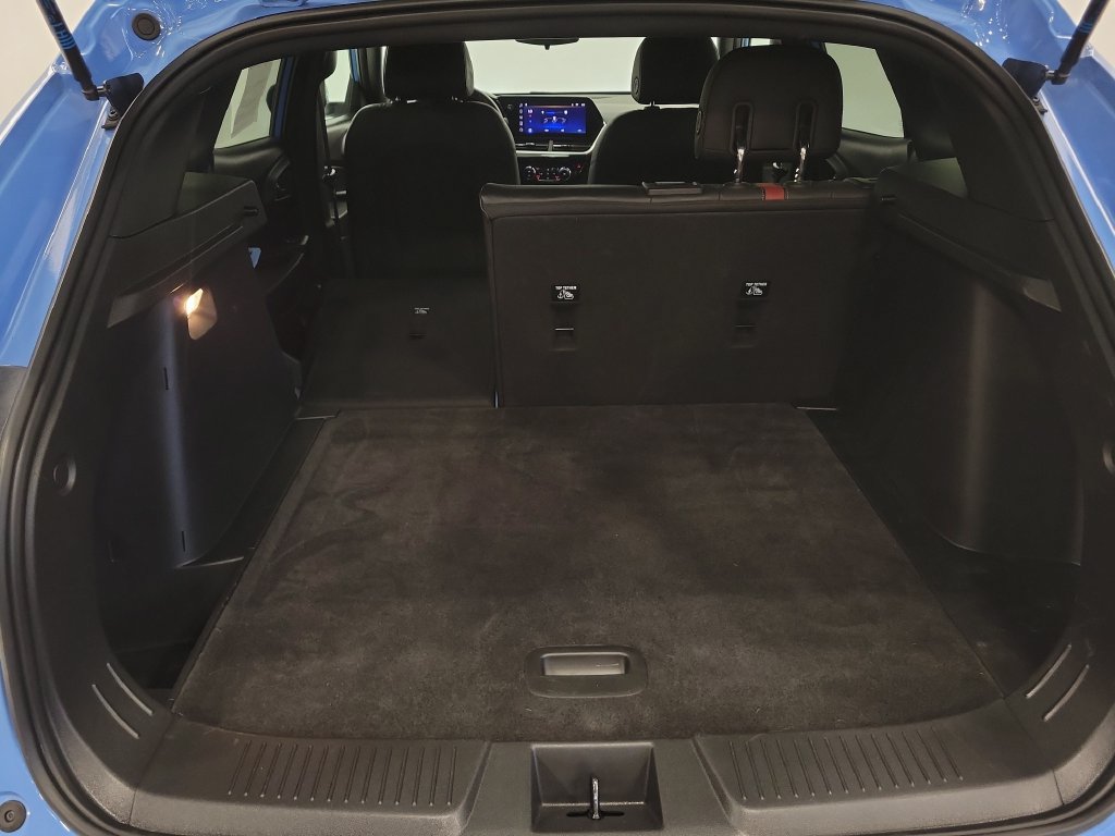 Used 2024 Chevrolet Trax RS w/ Sunroof Package FWD image 26