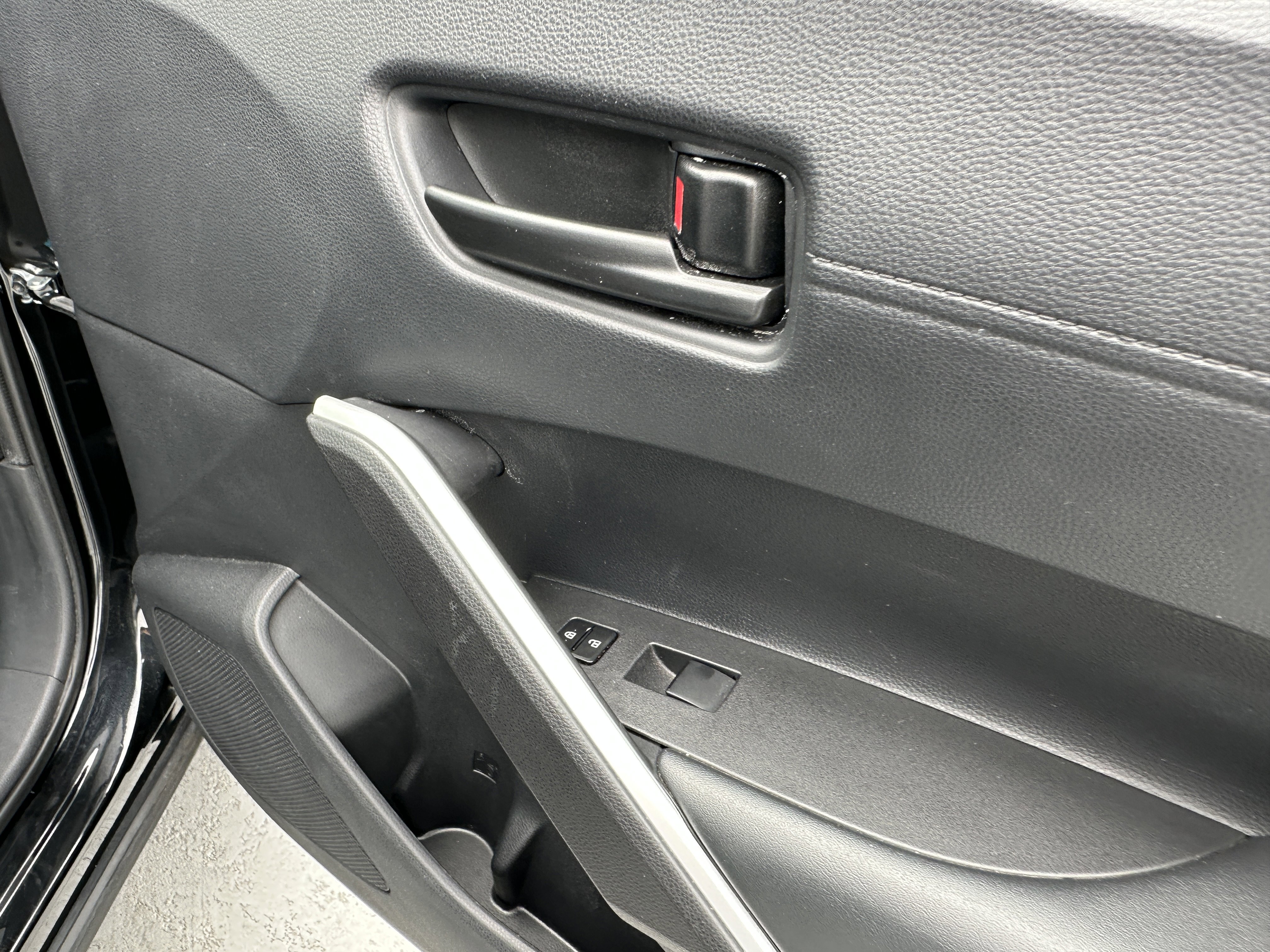Used 2025 Toyota Corolla Cross LE FWD image 19