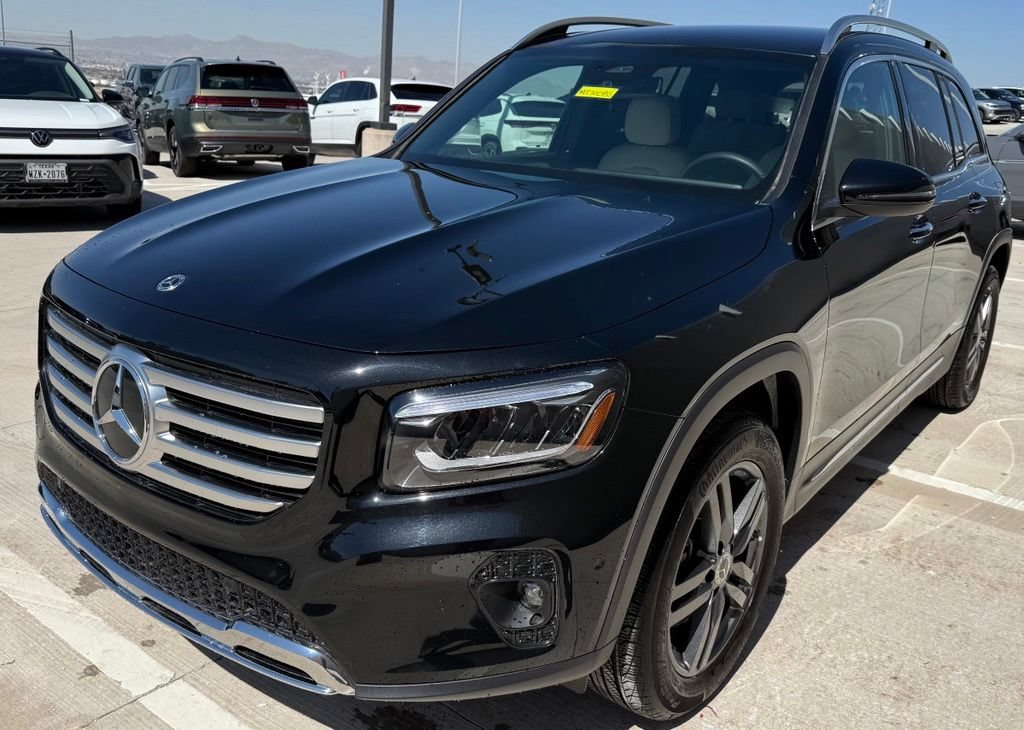 Used 2026 Mercedes-Benz GLB 250 image 3
