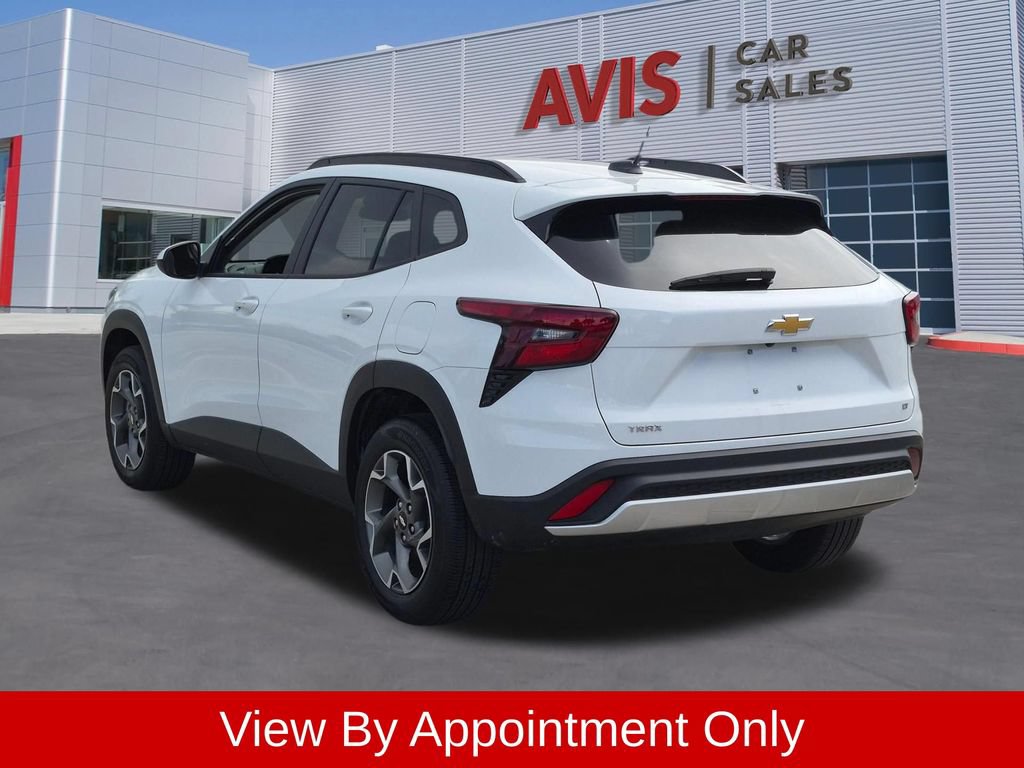 Used 2025 Chevrolet Trax LT w/ LT Convenience Package FWD image 9