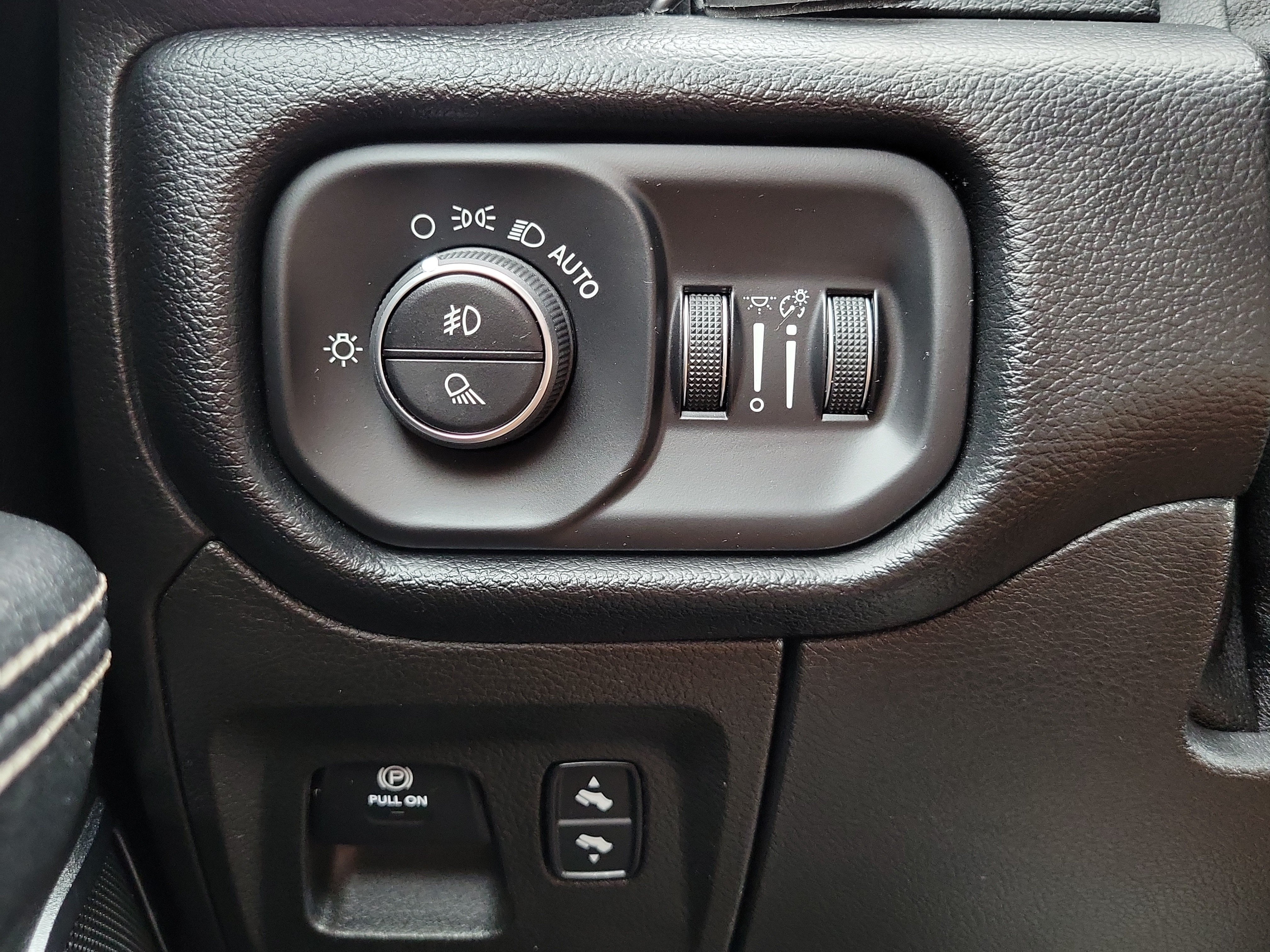 Used 2019 RAM 1500 Laramie RWD image 26