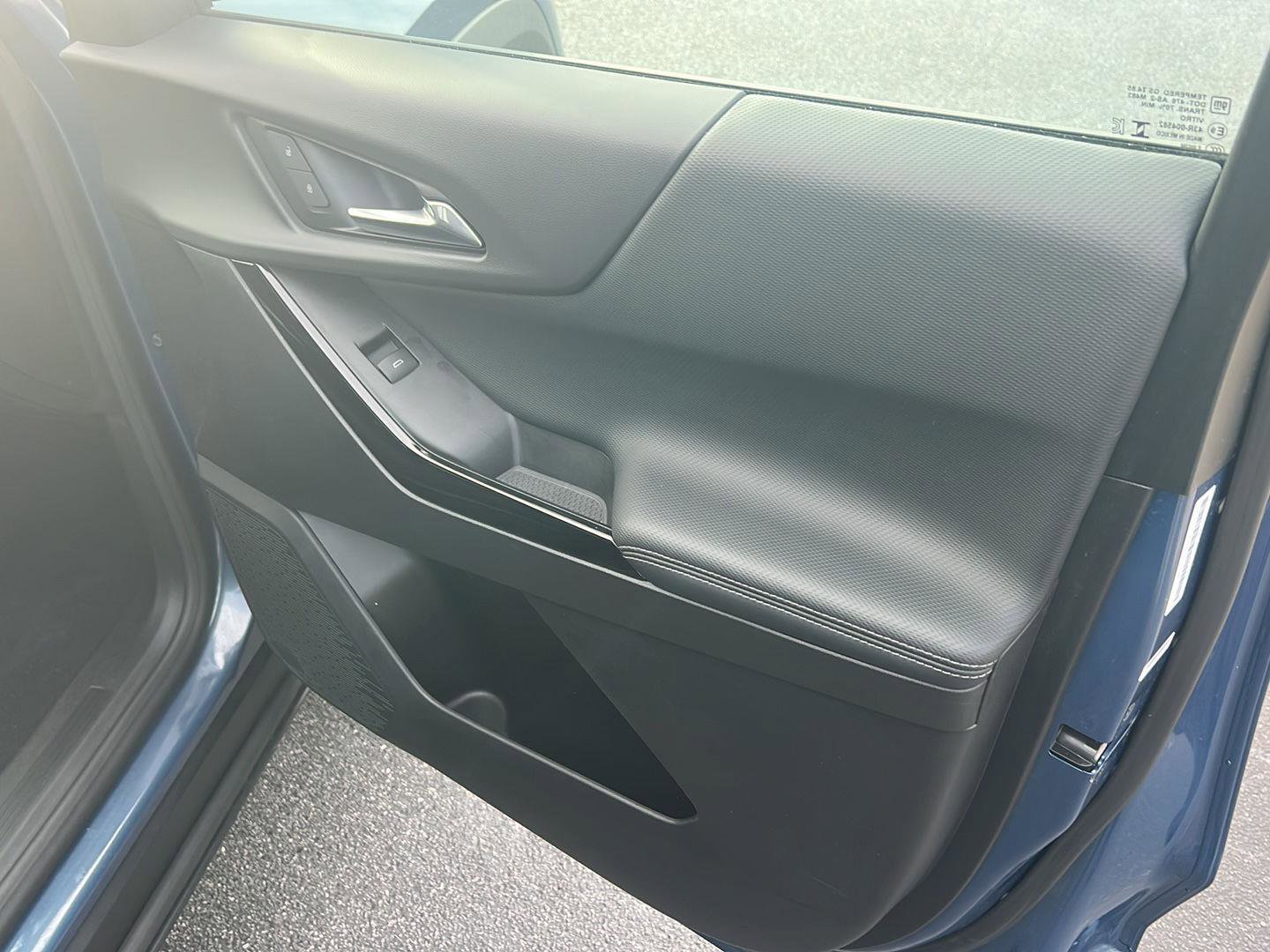 Used 2025 Chevrolet Equinox LT FWD image 14