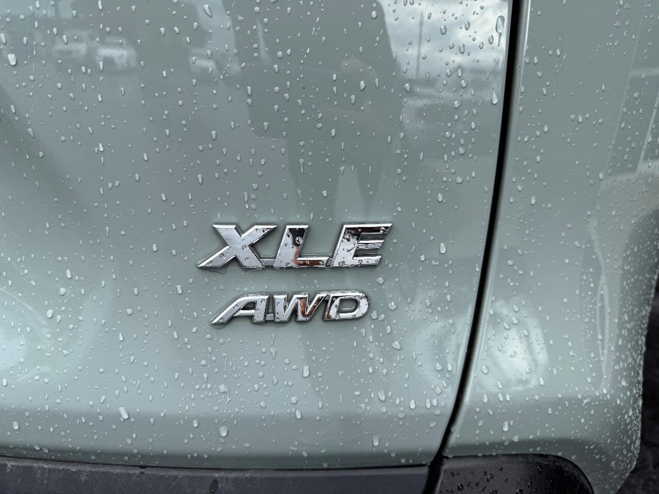Used 2021 Toyota RAV4 XLE image 7