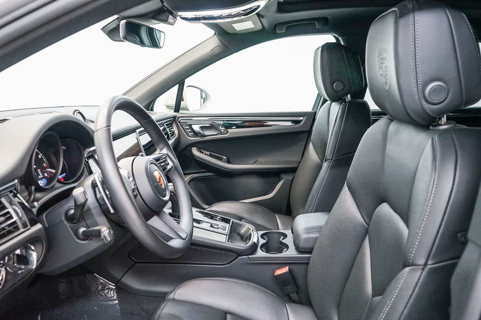 Certified 2026 Porsche Macan AWD/4WD image 23