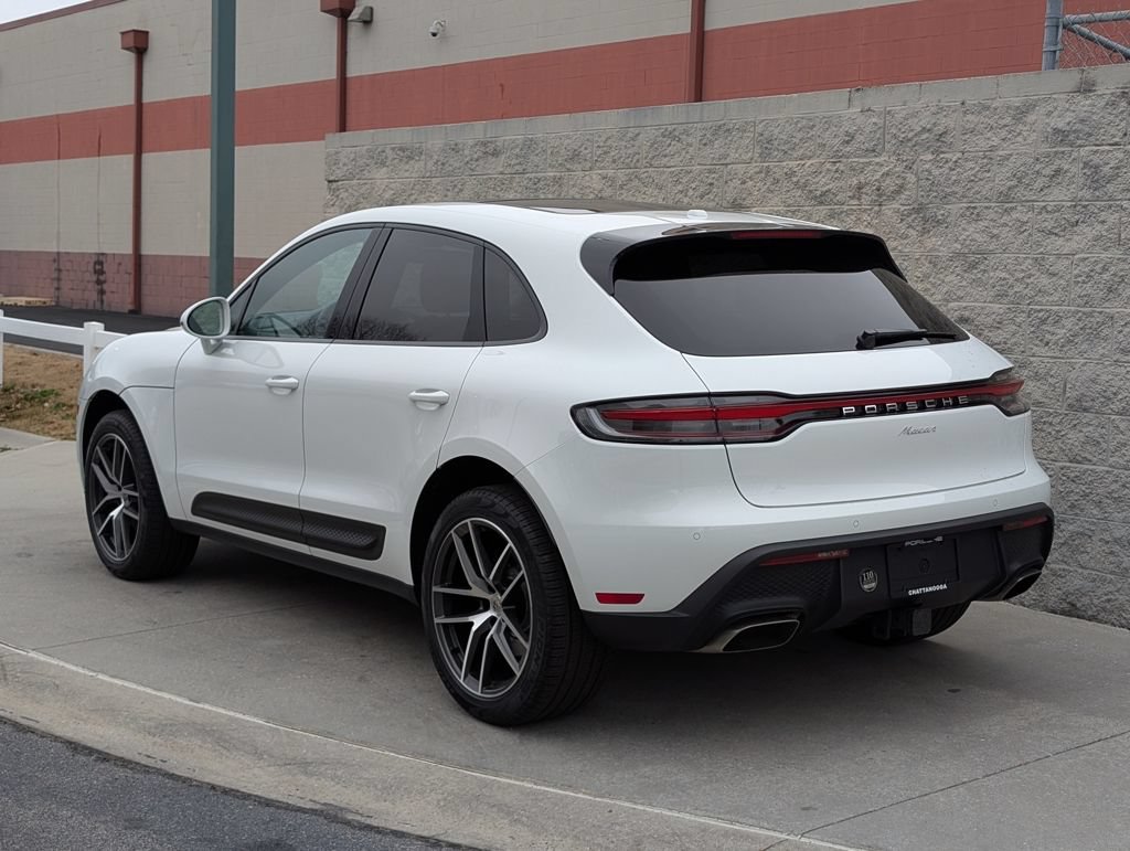 Certified 2025 Porsche Macan AWD/4WD image 3