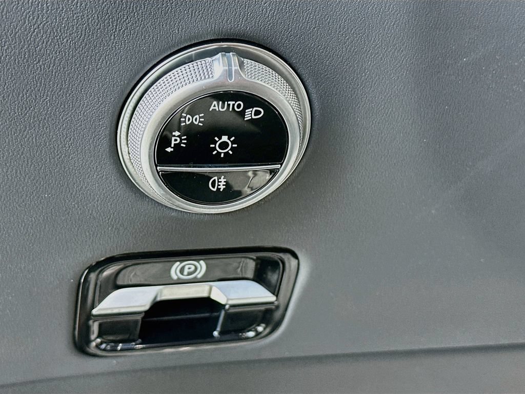 Used 2025 Mercedes-Benz SL 63 AMG S e Performance 4MATIC image 11