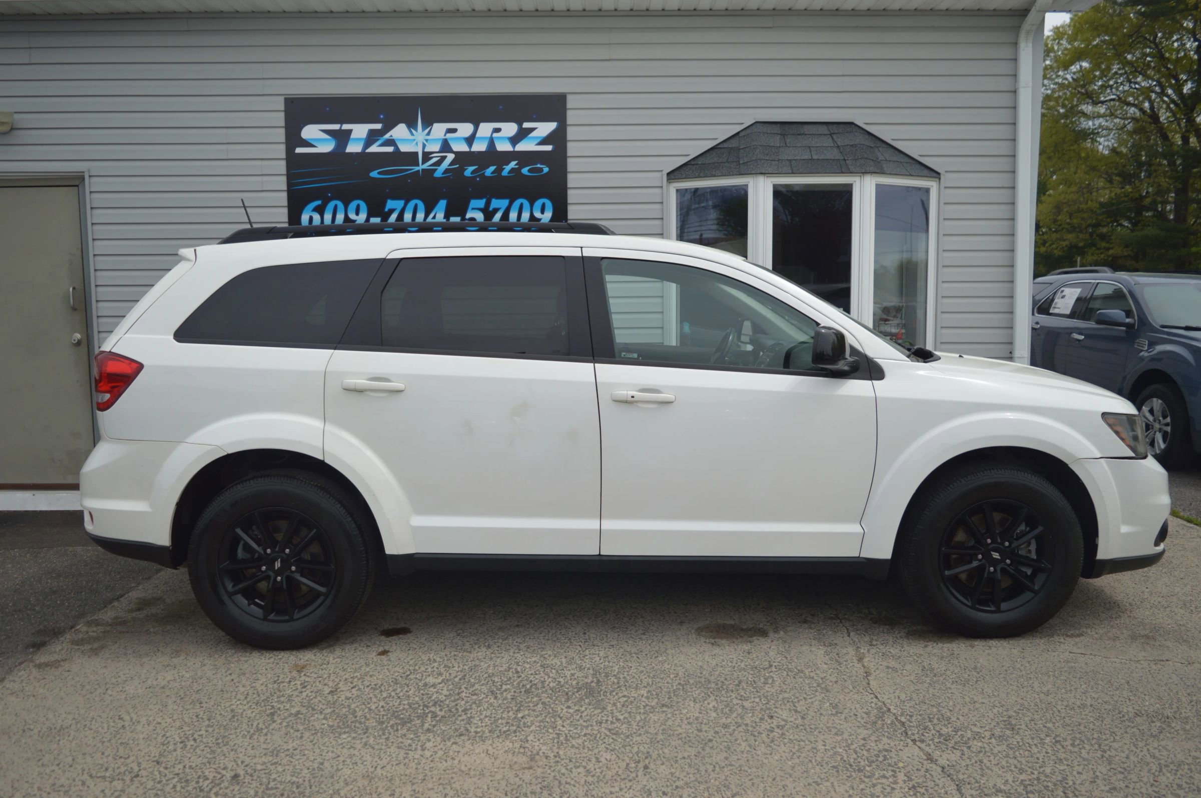 Used 2019 Dodge Journey SE w/ Connectivity Group FWD image 6