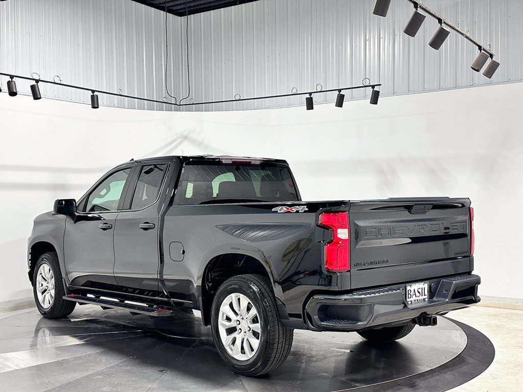 Used 2020 Chevrolet Silverado 1500 Custom w/ Custom Value Package AWD/4WD image 14