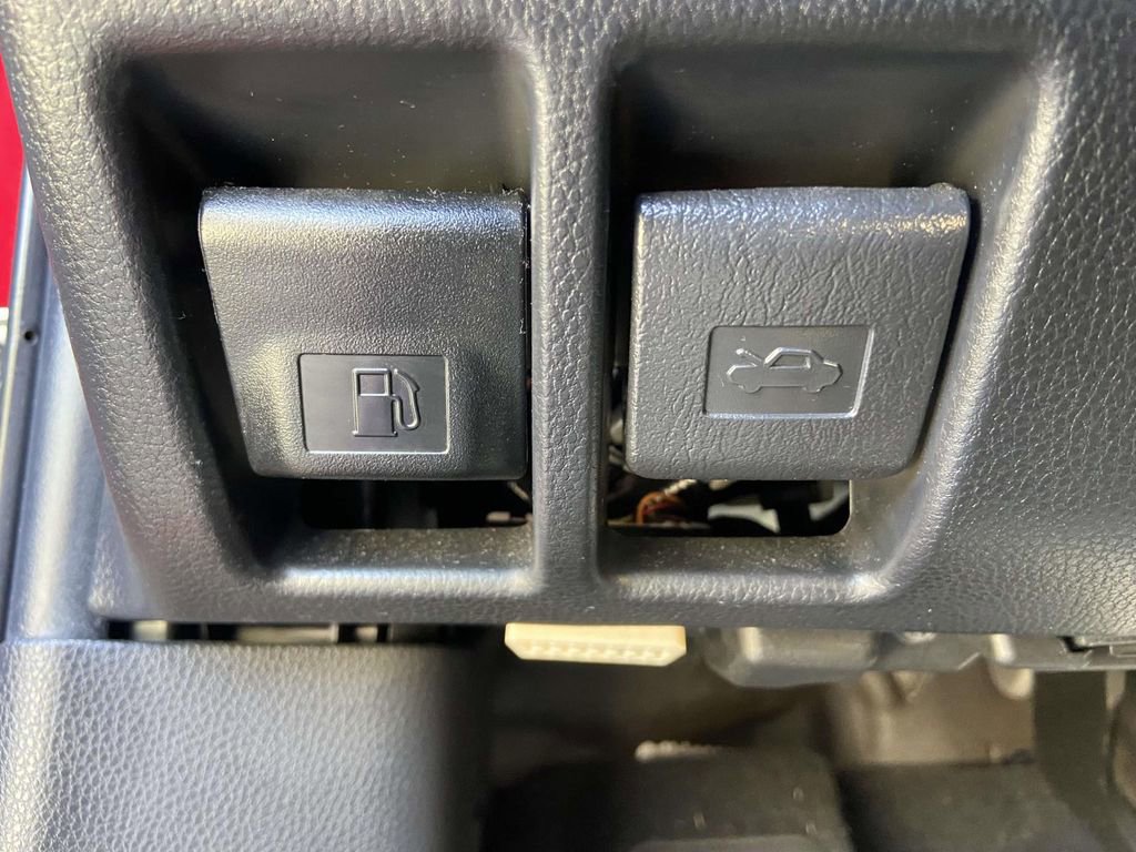 Used 2023 Toyota RAV4 LE image 29