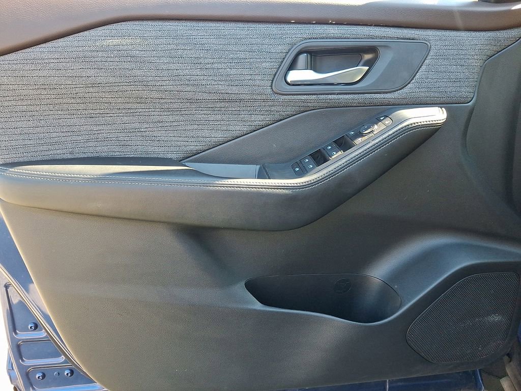 Certified 2023 Nissan Rogue SV image 14