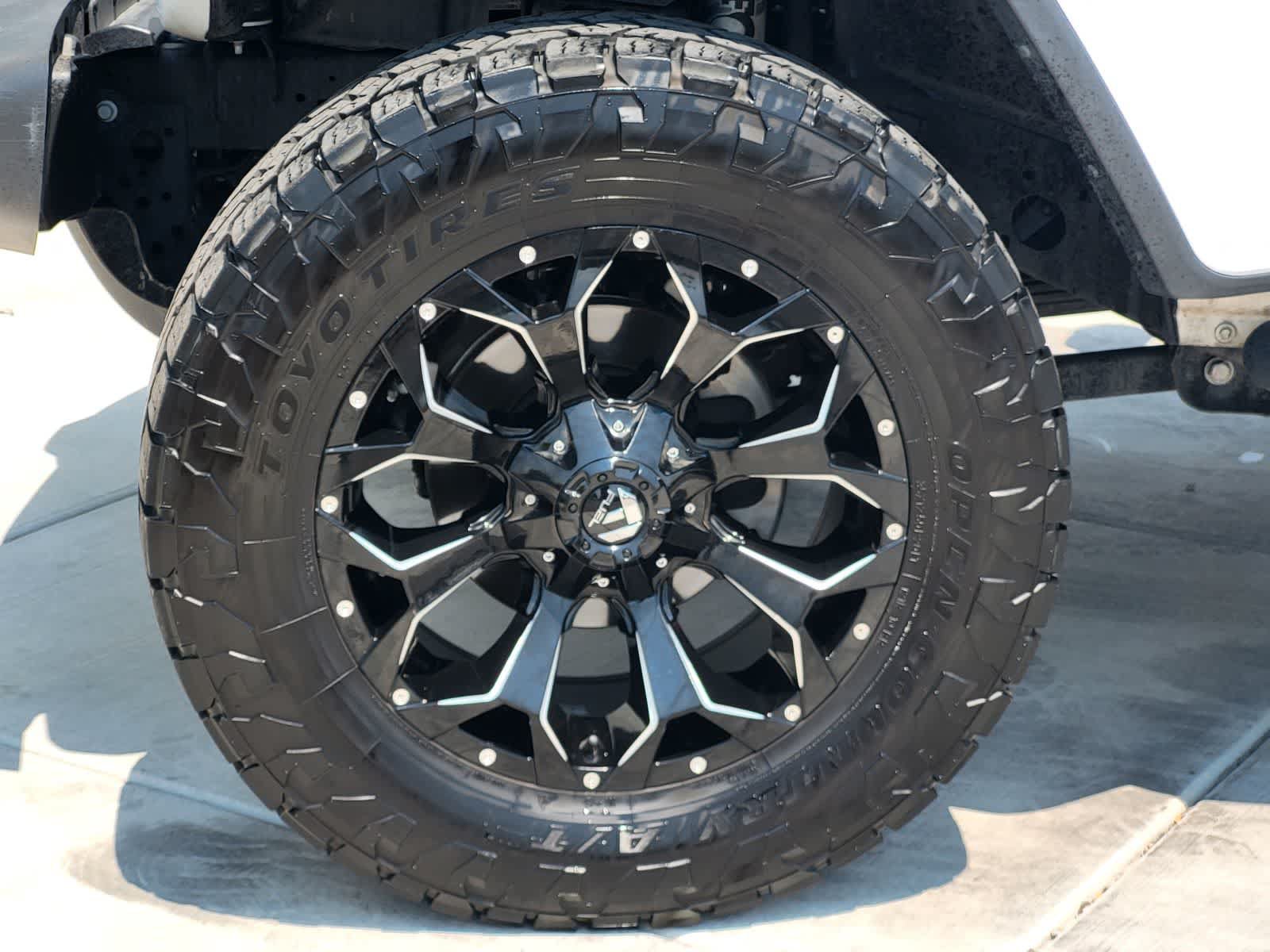 Used 2023 Jeep Gladiator Overland w/ Popular Equipment Package AWD/4WD image 9