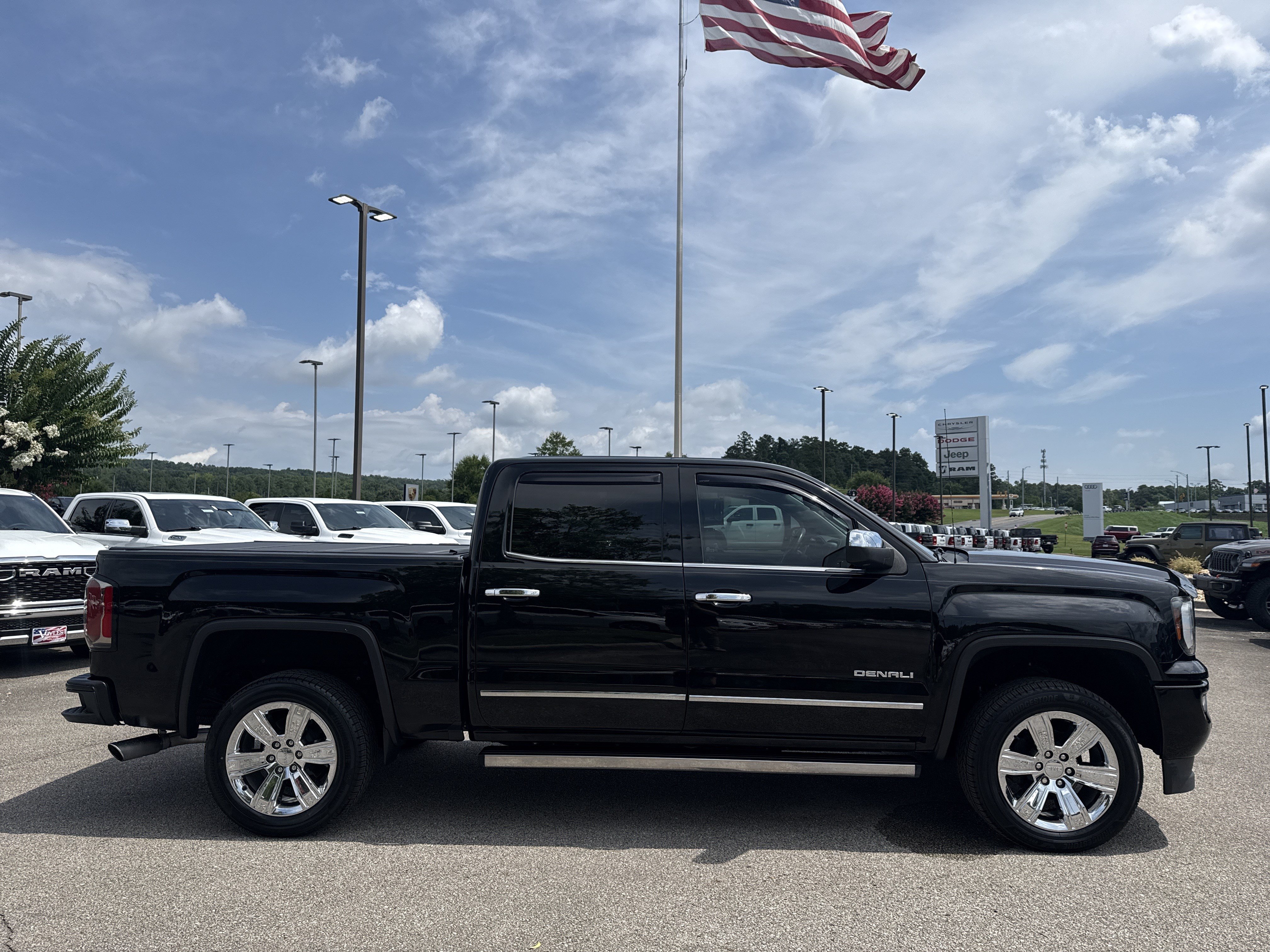 Used 2018 GMC Sierra 1500 Denali w/ Denali Ultimate Package AWD/4WD image 8