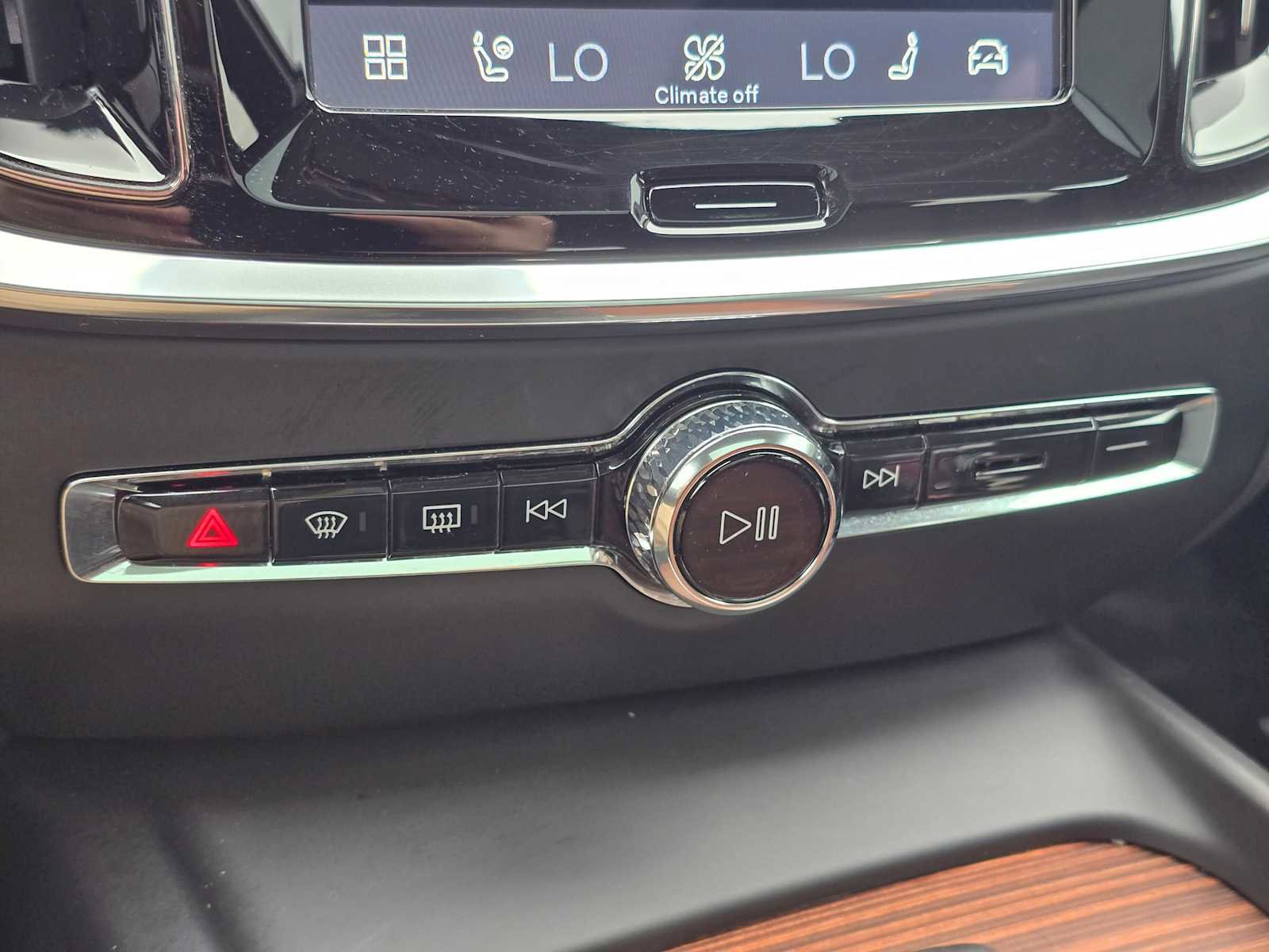 Certified 2025 Volvo V60 B5 Cross Country Plus image 29