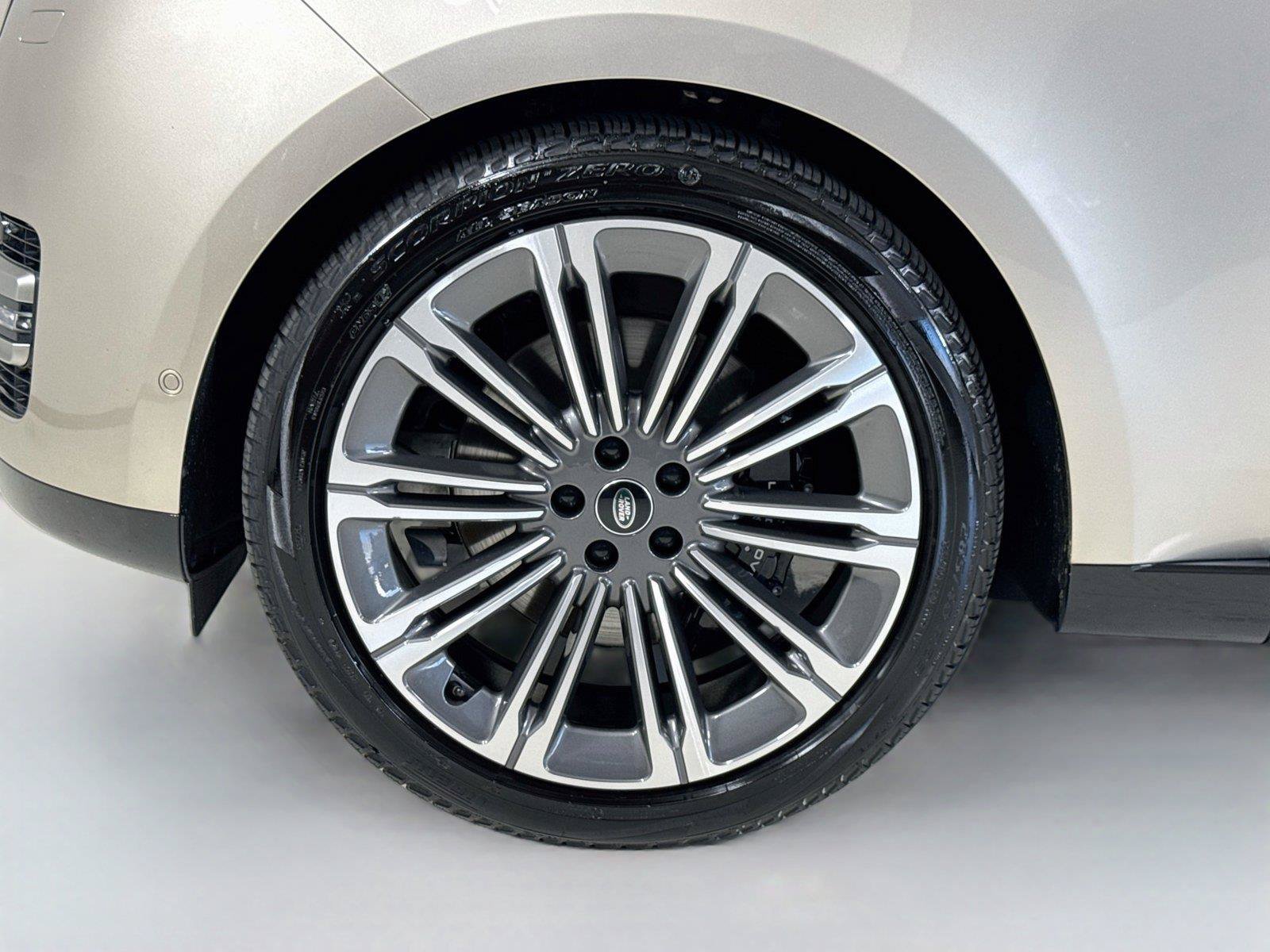 Used 2024 Land Rover Range Rover SE AWD/4WD image 37