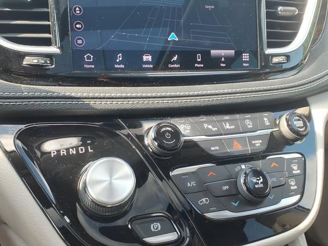 Used 2022 Chrysler Pacifica Limited FWD image 17