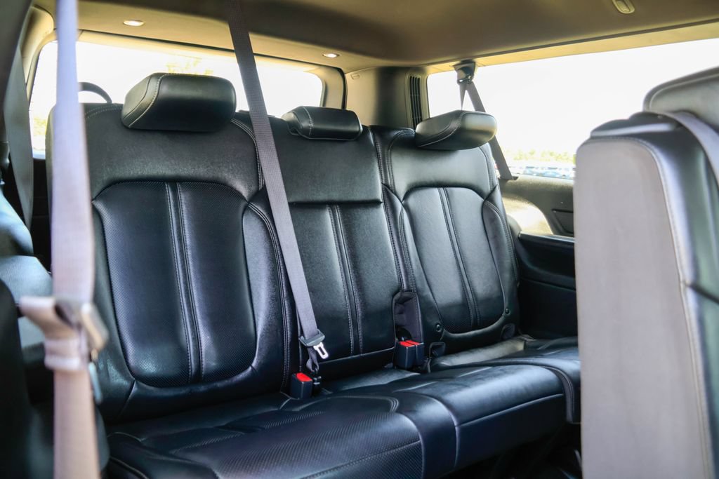 Used 2023 Jeep Wagoneer L Series III w/ Preferred Equipment Group AWD/4WD image 13