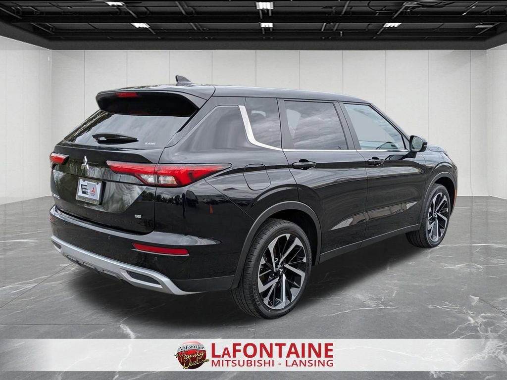 Used 2024 Mitsubishi Outlander SE AWD/4WD image 5