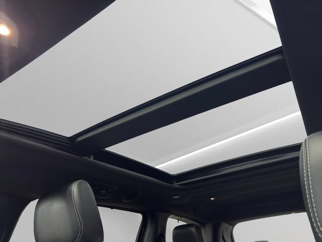 Used 2025 Chrysler Pacifica Limited FWD image 16