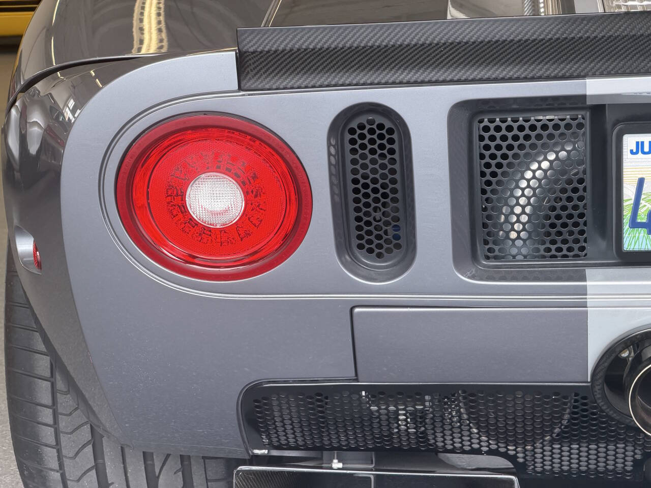 Used 2006 Ford GT RWD image 28
