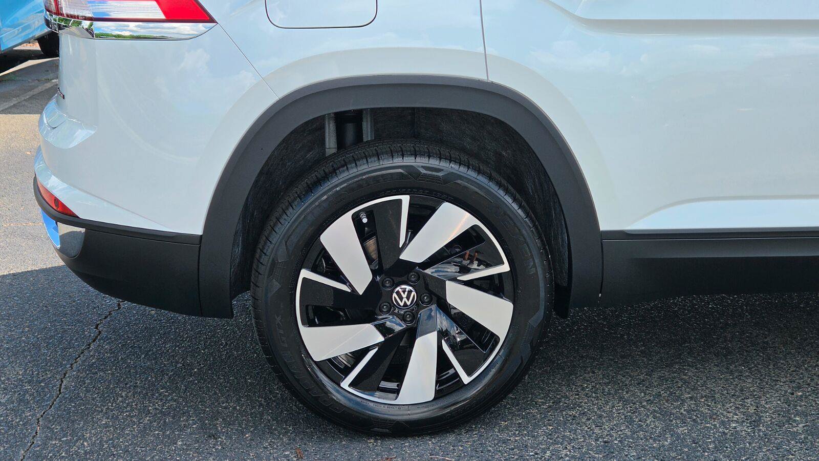 New 2026 Volkswagen Atlas Cross Sport SE AWD/4WD image 16