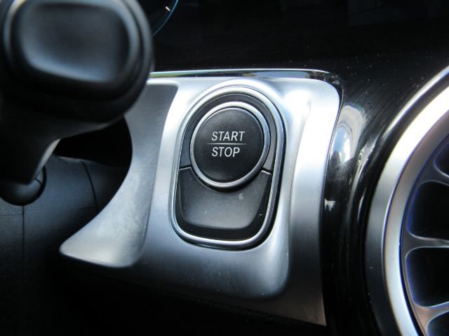 Used 2022 Mercedes-Benz EQB 300 4MATIC w/ Exclusive Package image 38