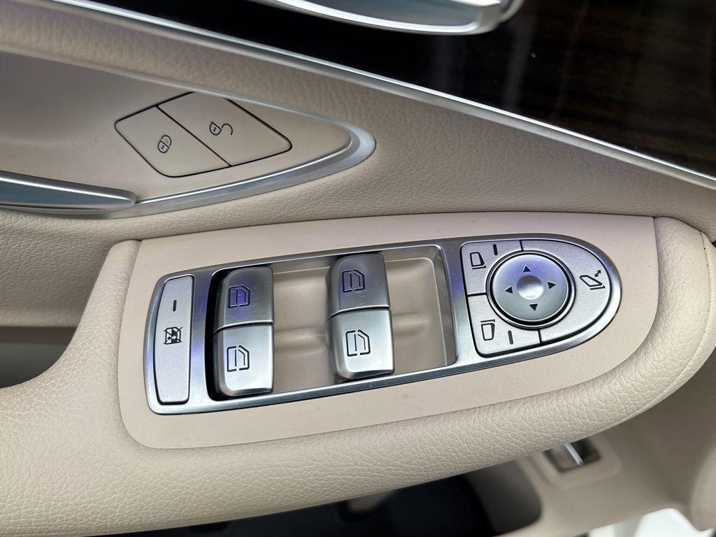 Used 2022 Mercedes-Benz GLC 300 image 8
