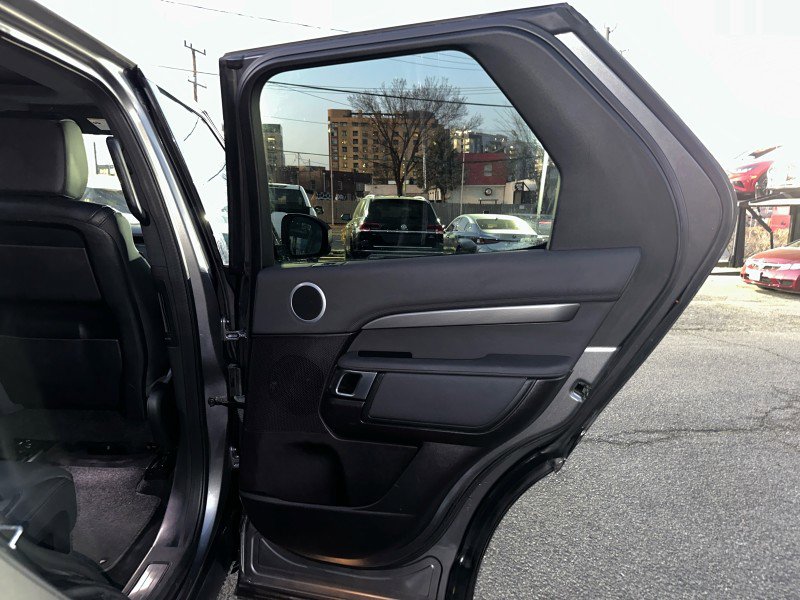 Used 2017 Land Rover Discovery HSE image 27