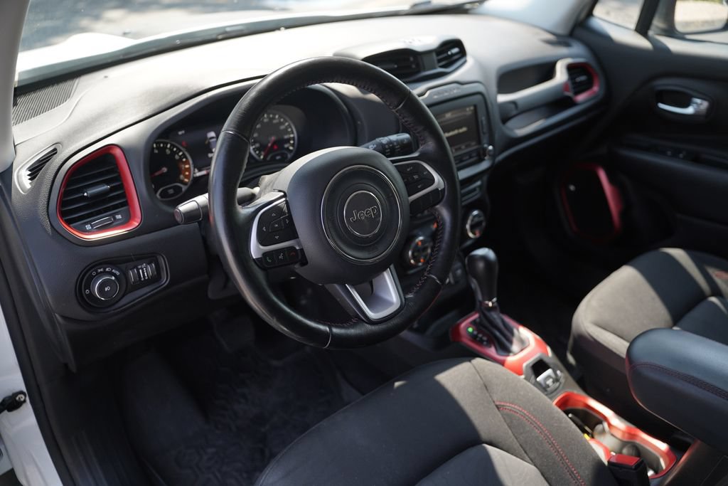 Used 2017 Jeep Renegade Trailhawk AWD/4WD image 9