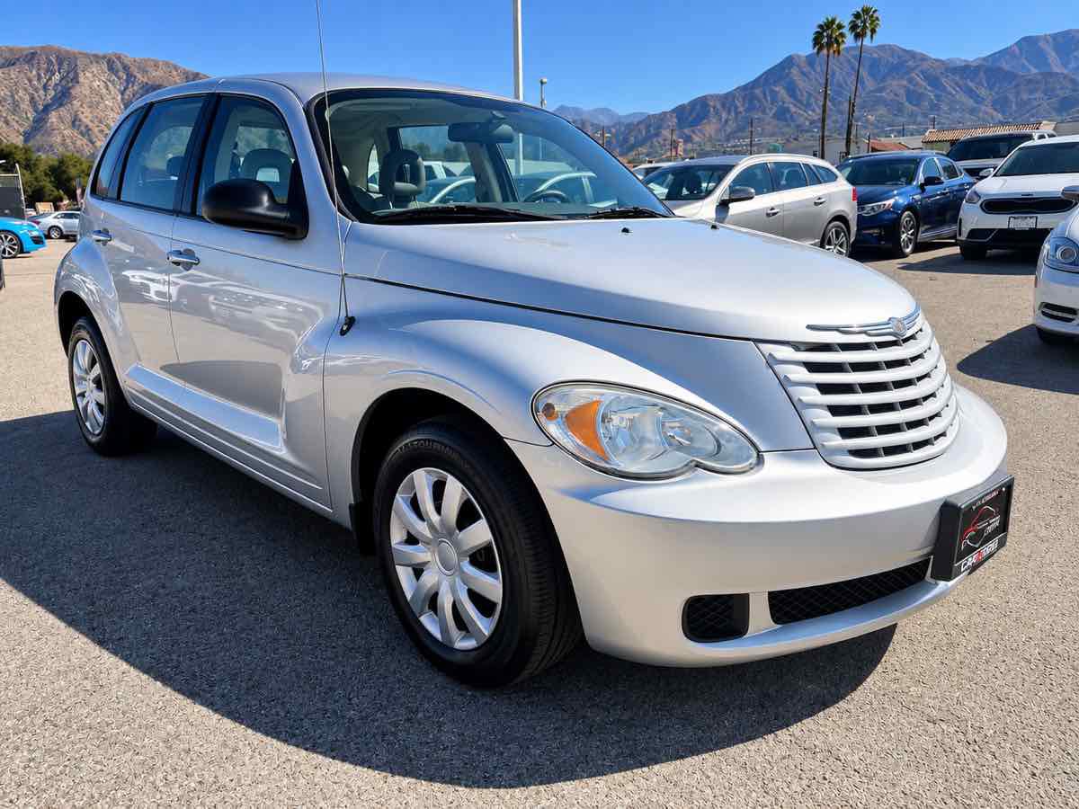 Used 2009 Chrysler PT Cruiser FWD image 1
