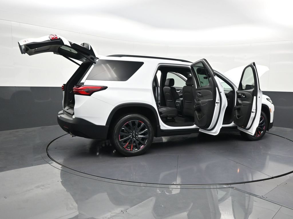 Used 2024 Chevrolet Traverse RS FWD image 36