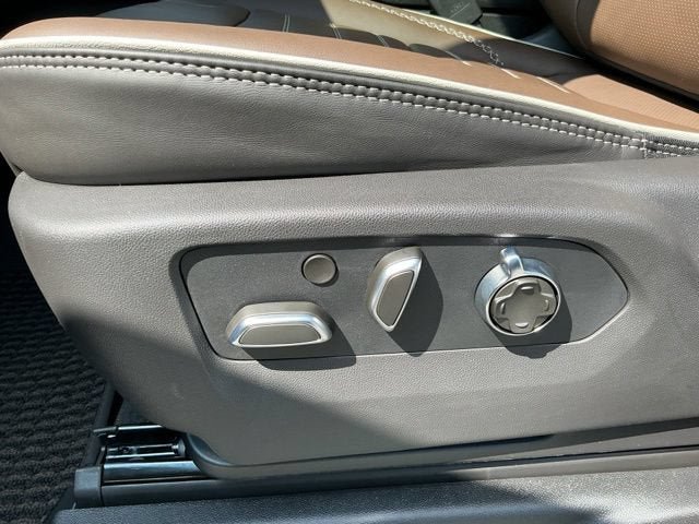 New 2026 GMC Yukon Denali Ultimate AWD/4WD image 3