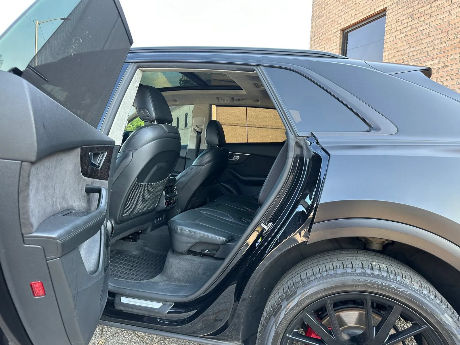 Used 2019 Audi Q8 Prestige w/ Luxury Package AWD/4WD image 18