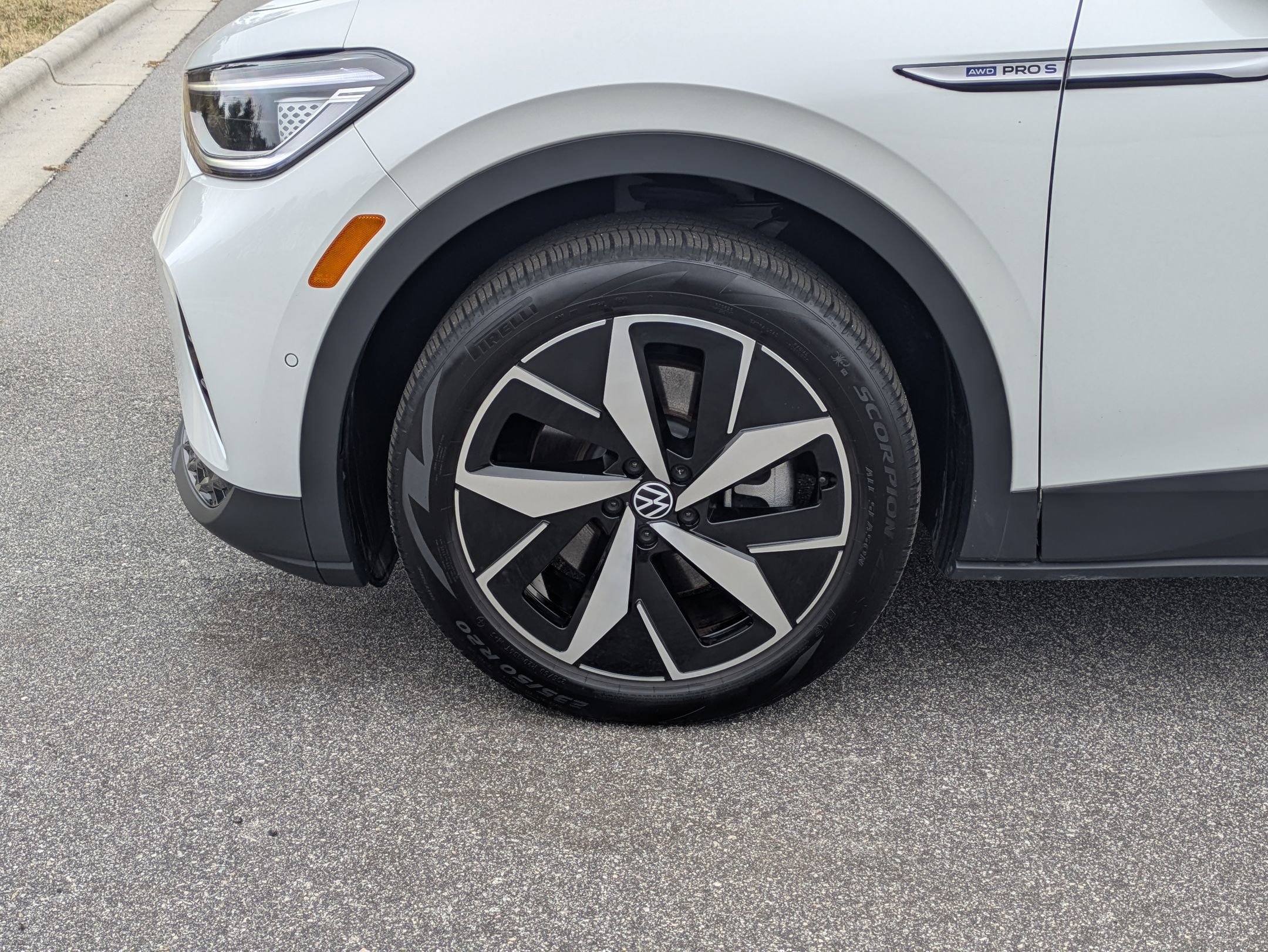 Used 2024 Volkswagen ID.4 Pro S image 32