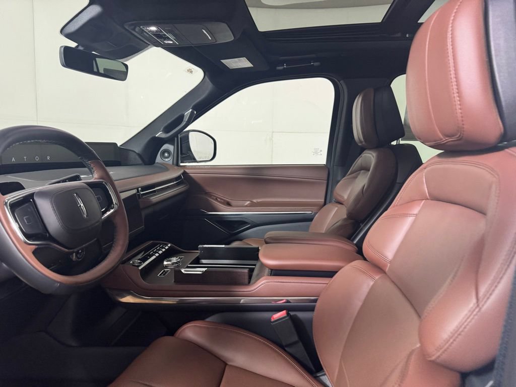New 2026 Lincoln Navigator Reserve AWD/4WD image 34