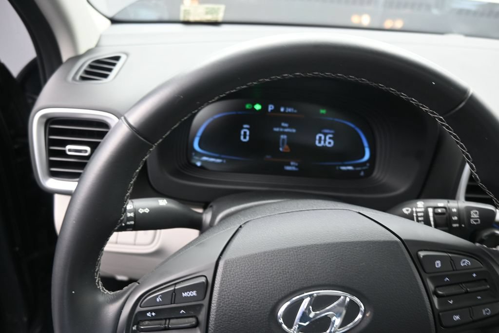 Used 2024 Hyundai Venue SEL FWD image 12