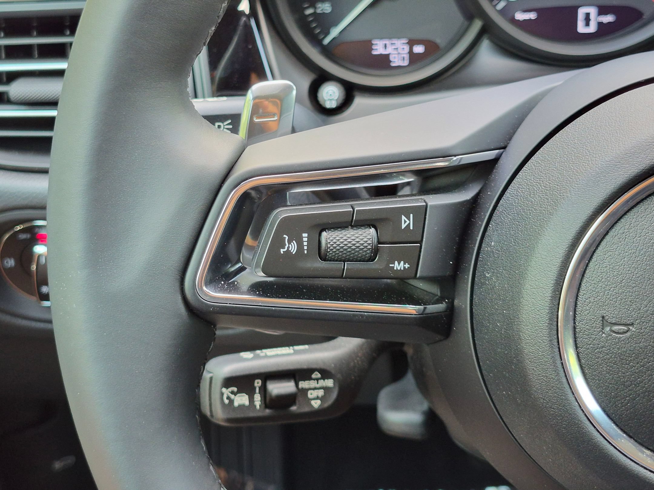 Certified 2026 Porsche Macan AWD/4WD image 9