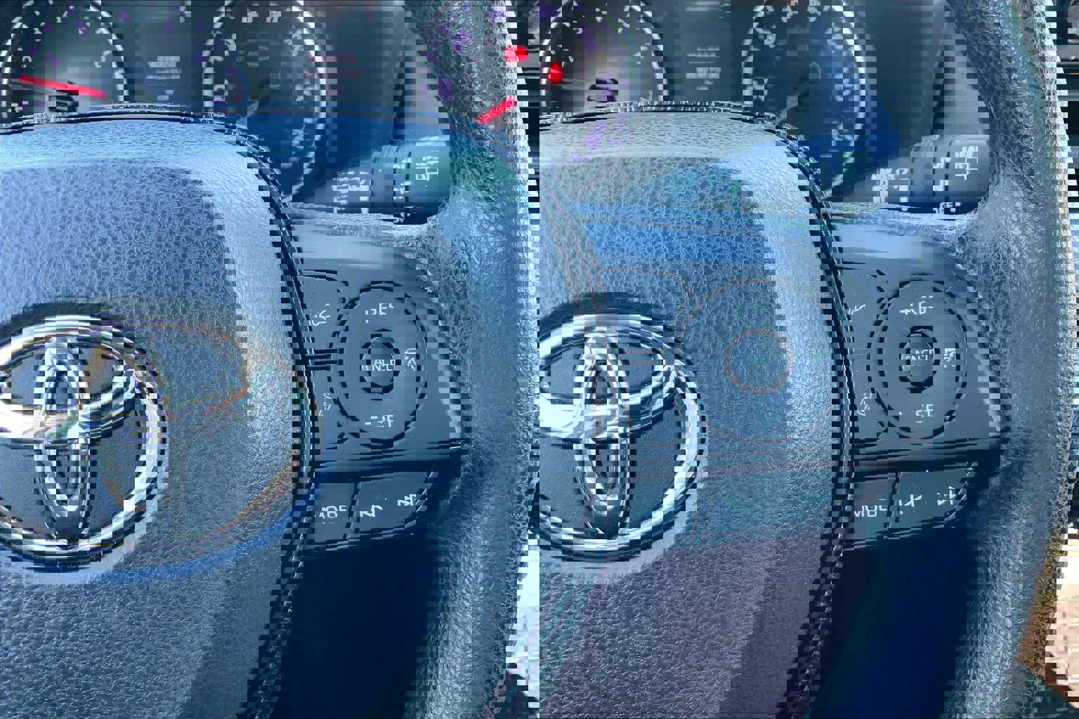 Used 2020 Toyota RAV4 XLE image 24