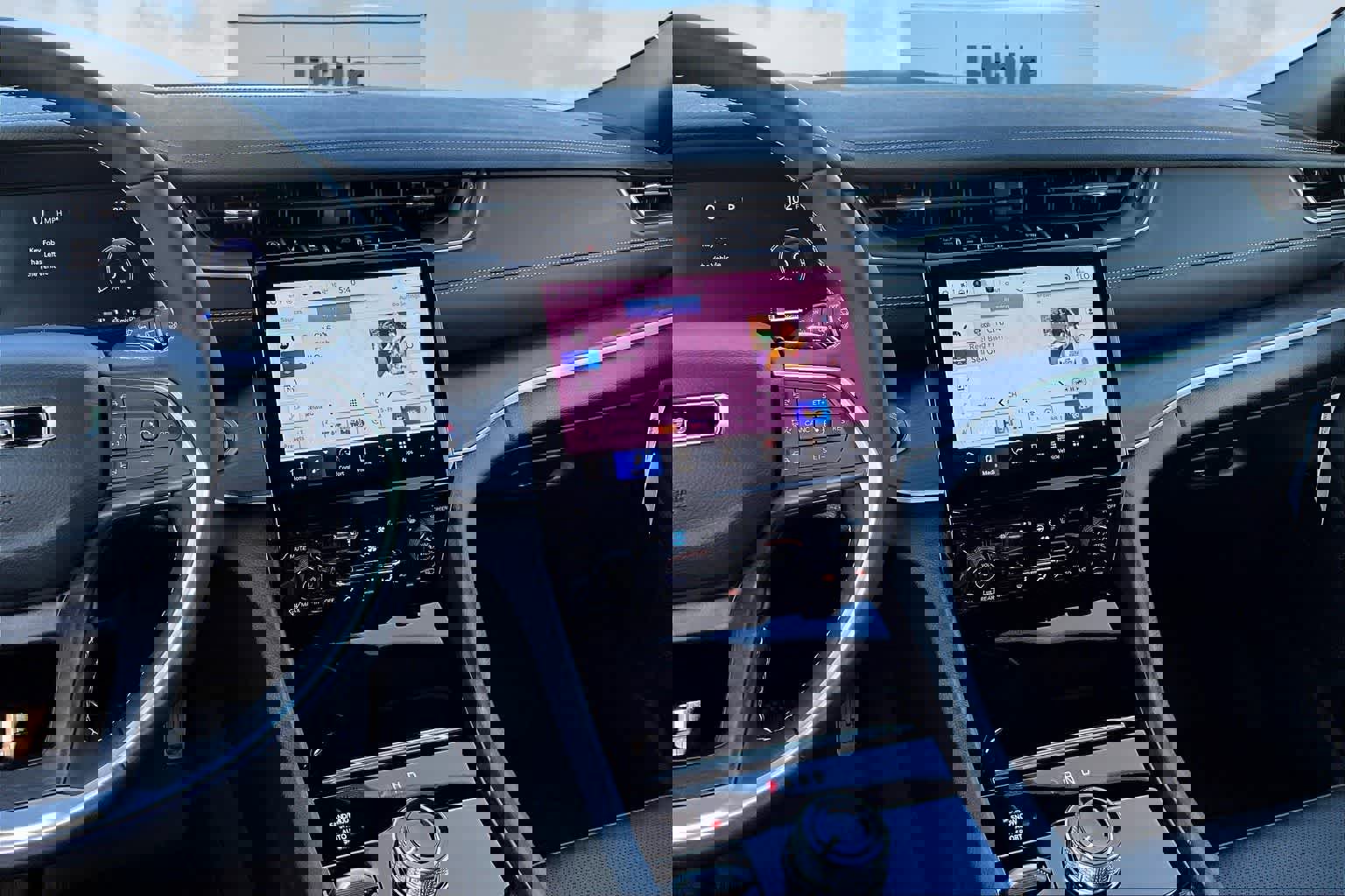 New 2025 Jeep Grand Cherokee Limited w/ Luxury Tech Group II image 16