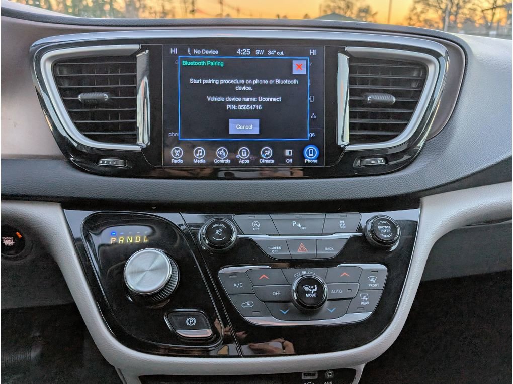 Used 2017 Chrysler Pacifica Touring-L image 26