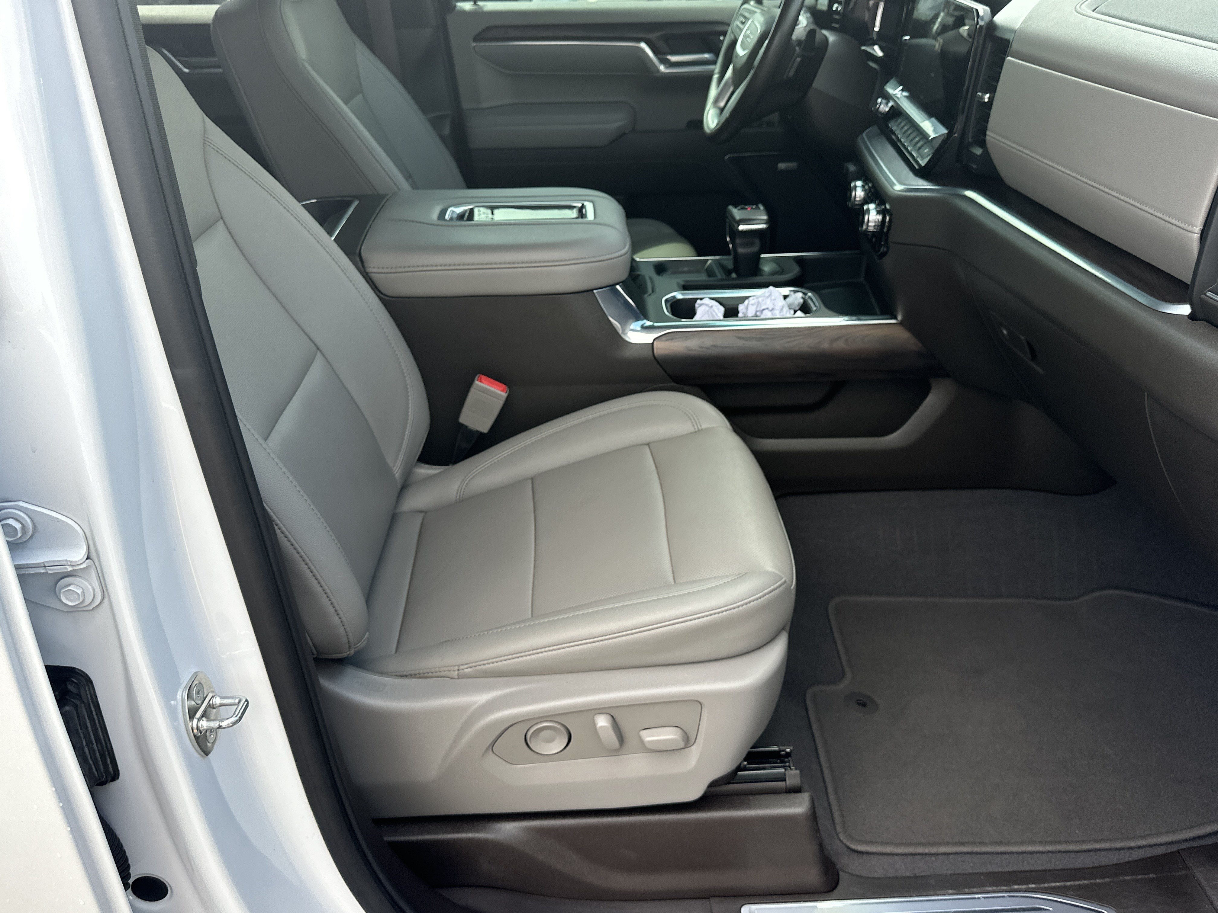 Used 2022 GMC Sierra 1500 SLT w/ SLT Premium Plus Package AWD/4WD image 14