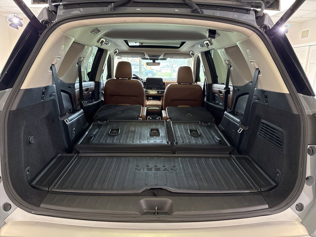 Used 2023 Nissan Pathfinder Platinum image 17