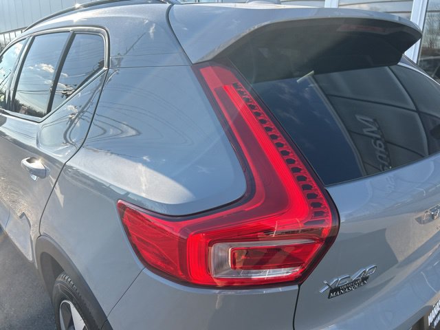 Certified 2025 Volvo XC40 B5 Plus AWD/4WD image 9