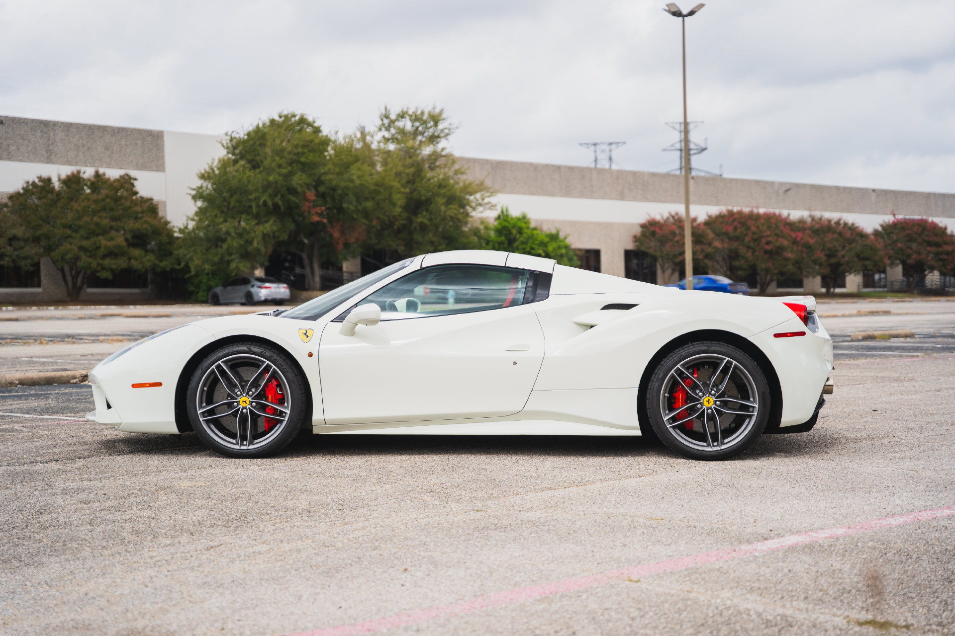 Used 2018 Ferrari 488 Spider RWD image 18